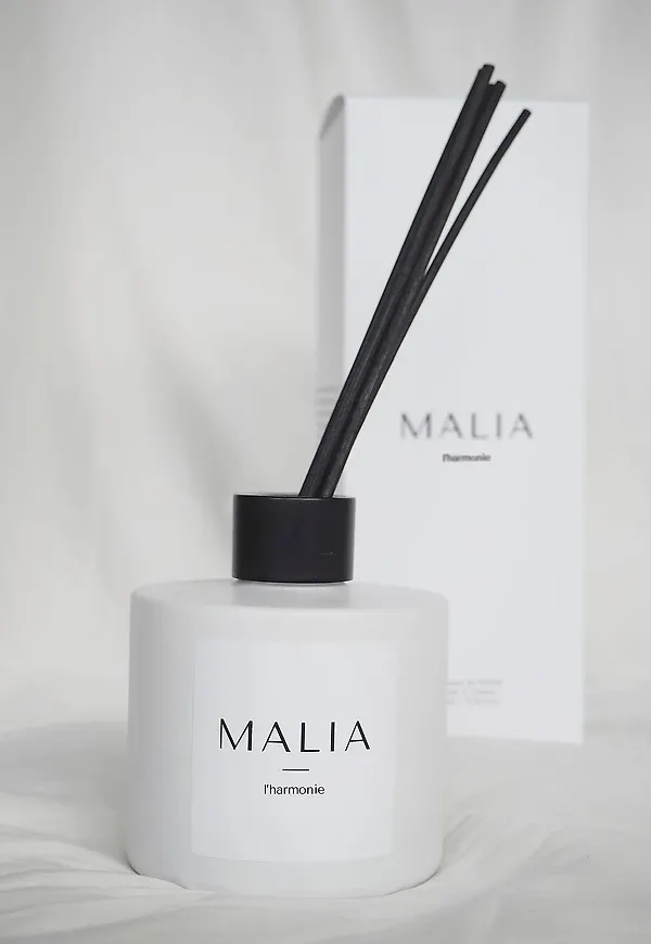 Ljusrosa Malia-diffuser i superfin modell.