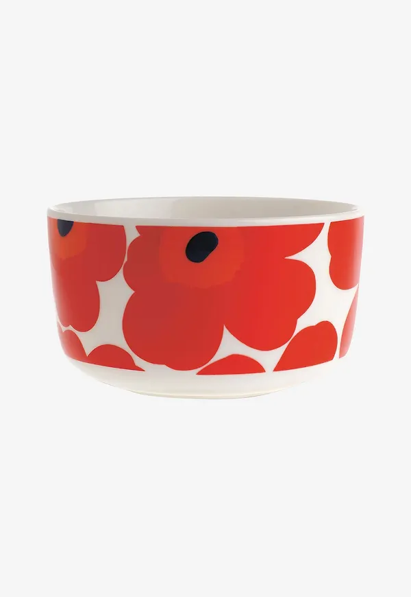 Modern frysskåp i rött från Marimekko.