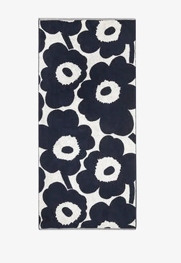 Moderiktig handduk i blått från Marimekko.