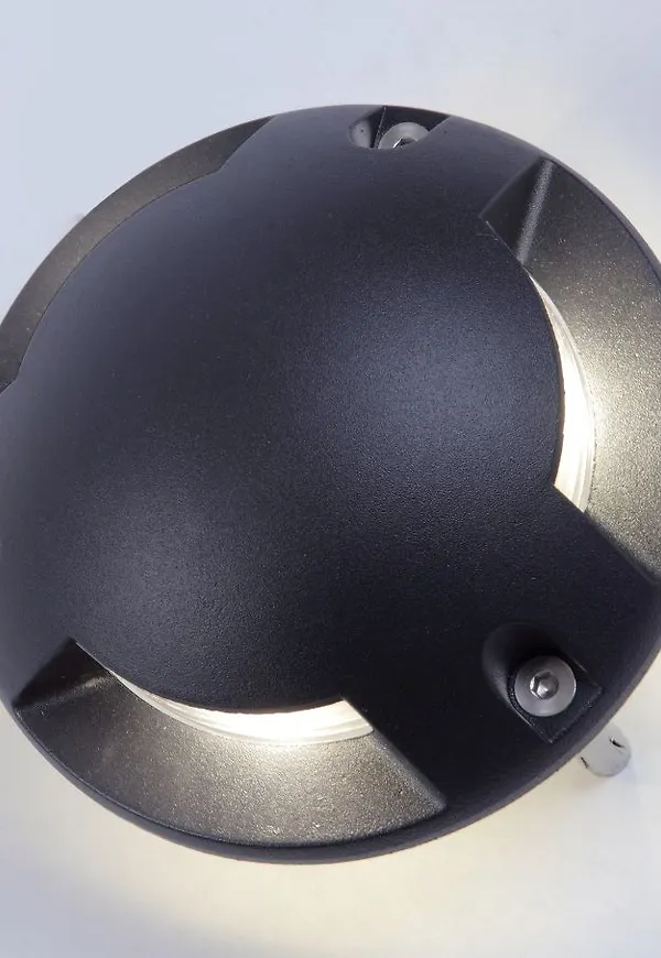 Skön vägglampa 2025 från Oriva.