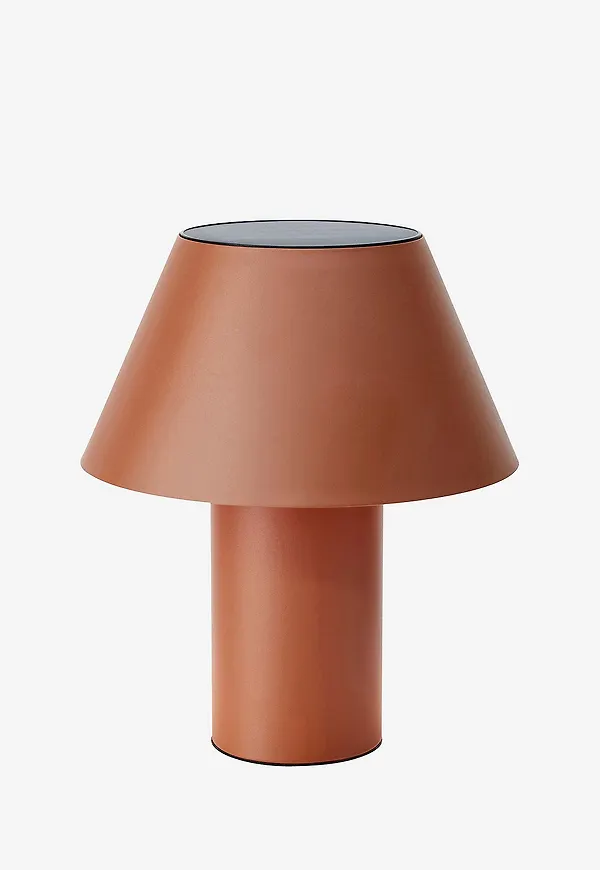 Brun Markslöjd-lampa i snygg modell.