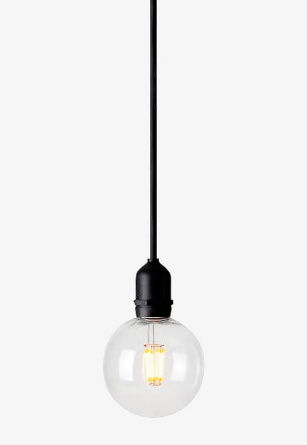 Snygg Lampa som passar bra vid många olika tillfällen.