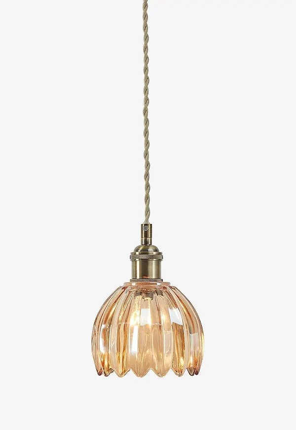 Mysig glödlampa i oranget från Markslöjd.