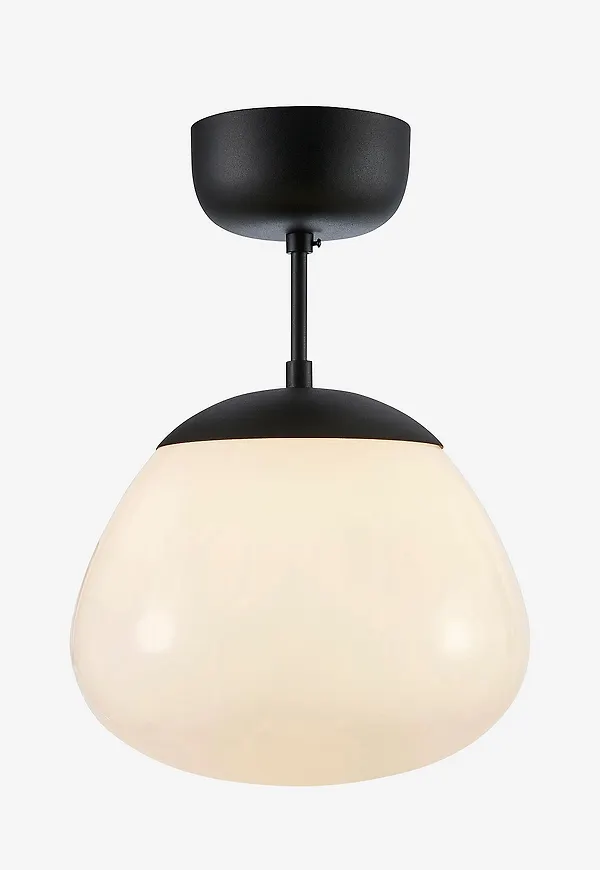 Riktigt fin plafond i svart från Markslöjd.