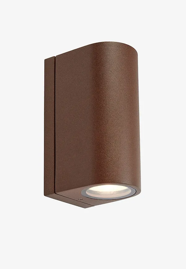 Brun Markslöjd-vägglampa i skön modell.