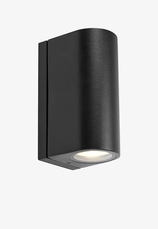 Svart Markslöjd-lampa i trendig modell.