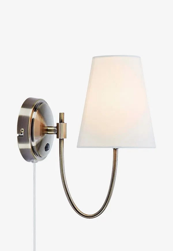 Vacker markslöjd lampa i beige färg gjord i linne.