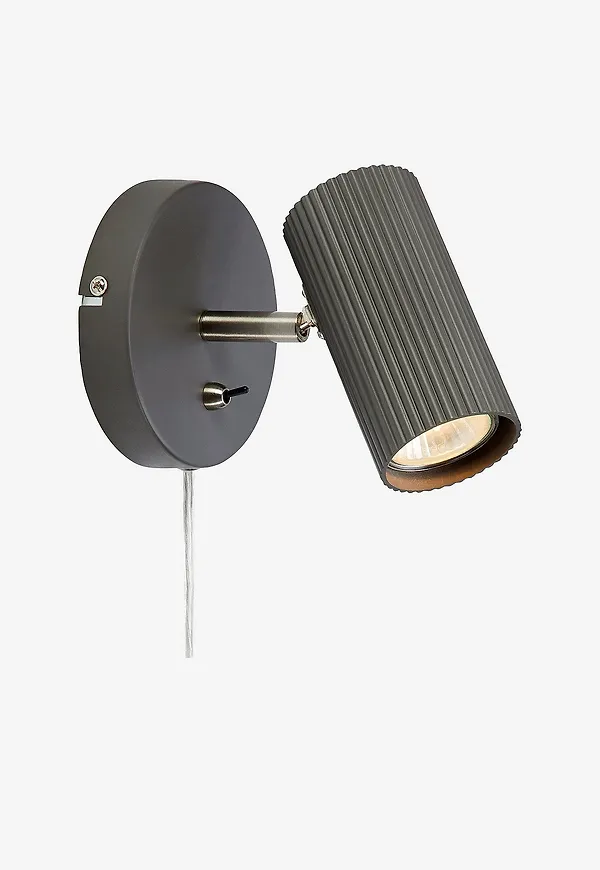 Moderiktig Lampa som passar bra vid många olika tillfällen.