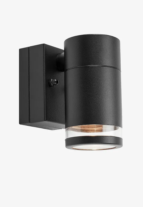 Svart Markslöjd-utomhuslampa i klassisk modell.