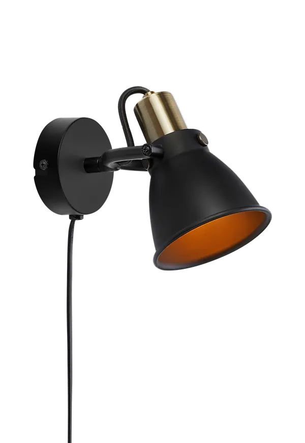 Härlig svart lampa 2025 från Markslöjd.