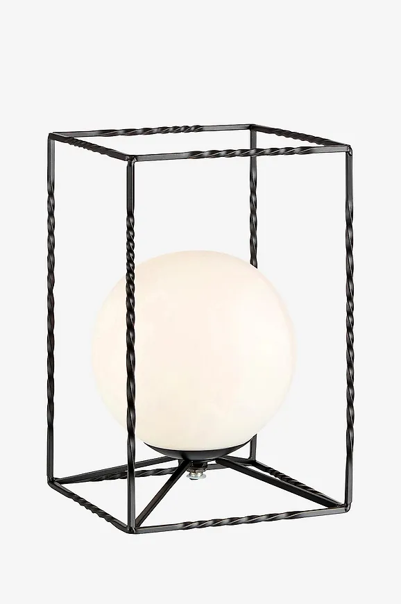 Svart Markslöjd lampa som passar perfekt till sommaren 2025!