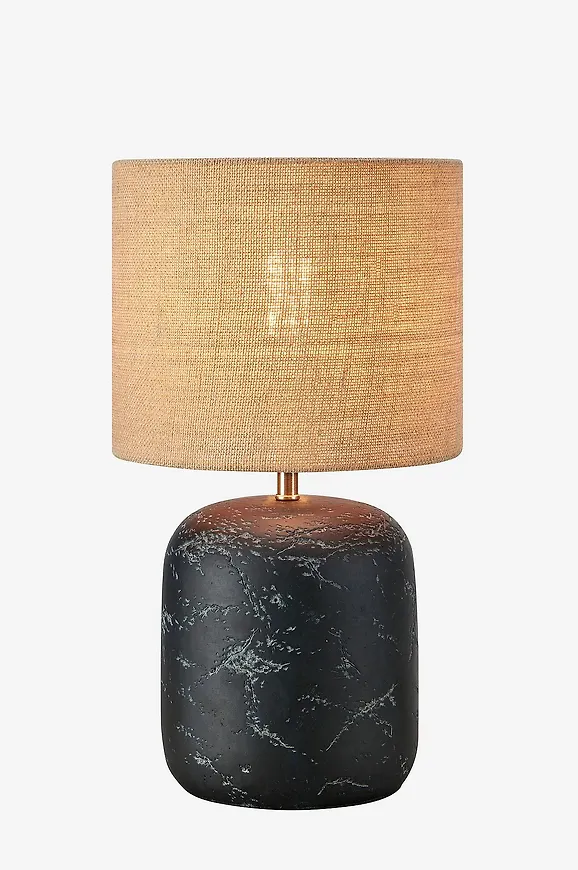 Fin lampa i svart från Markslöjd.