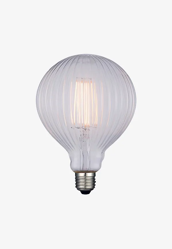 Skön lampa 2025 från Markslöjd.