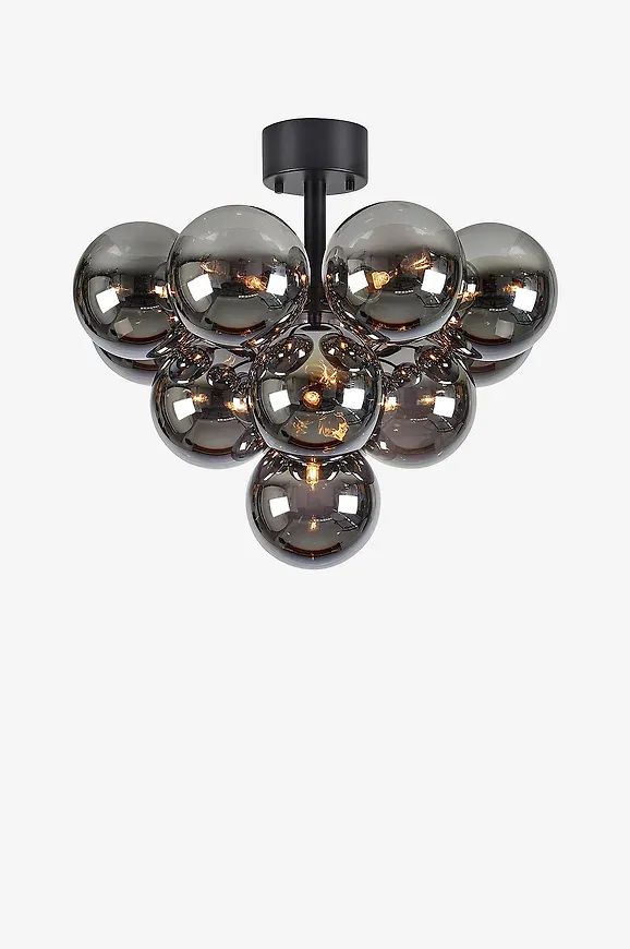 Trendig svart lampa 2025 från Markslöjd.