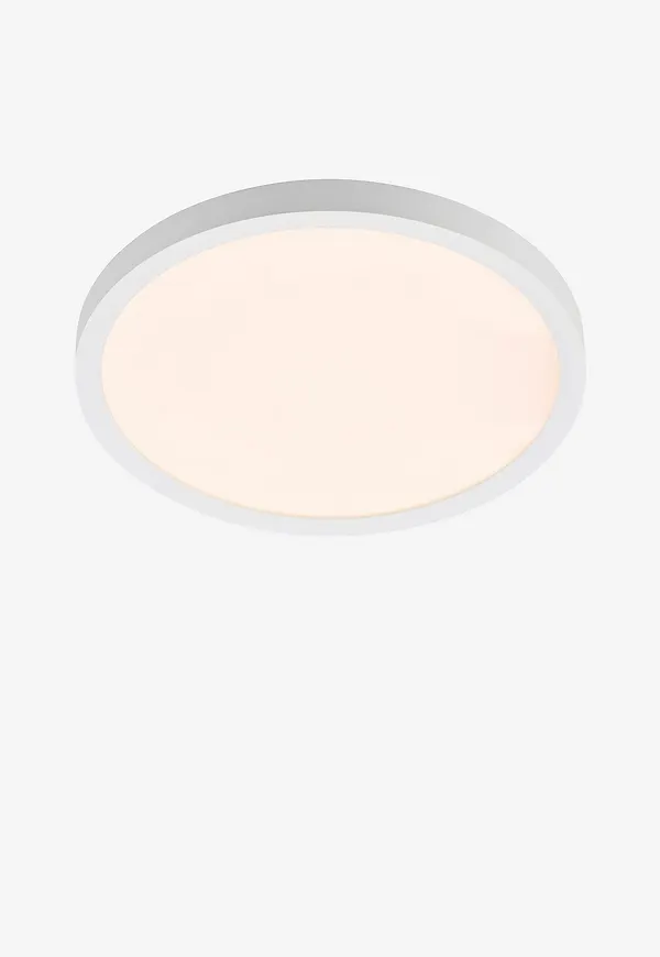 Stilriktig vit lampa 2025 från Markslöjd.