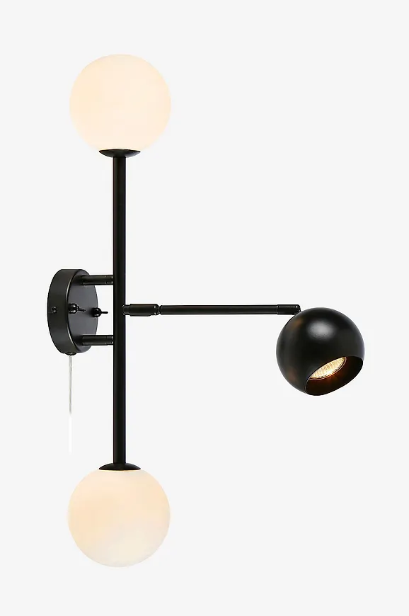 Trendig Lampa som passar bra vid många olika tillfällen.