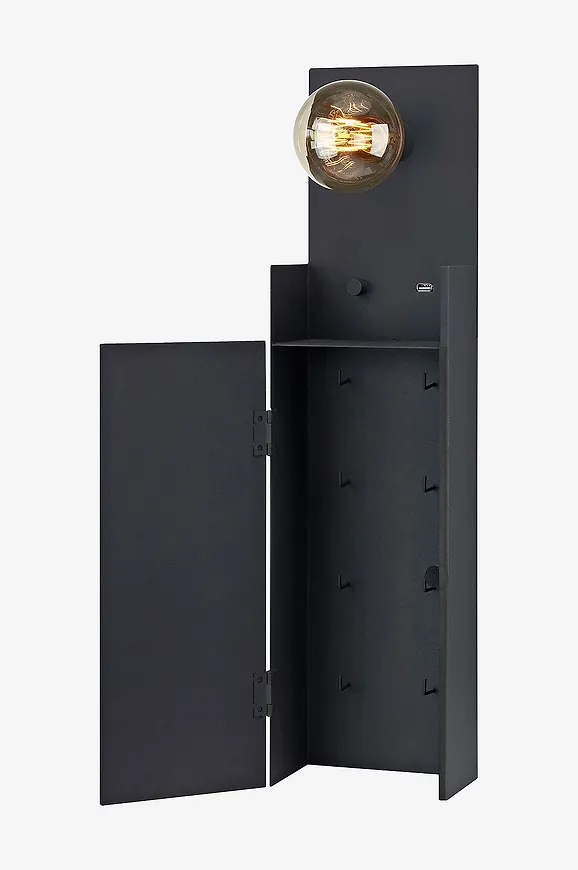 Elegant lampa i svart från Markslöjd.