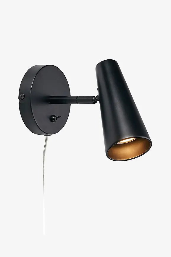 Trendig vägglampa 2025 från Markslöjd.