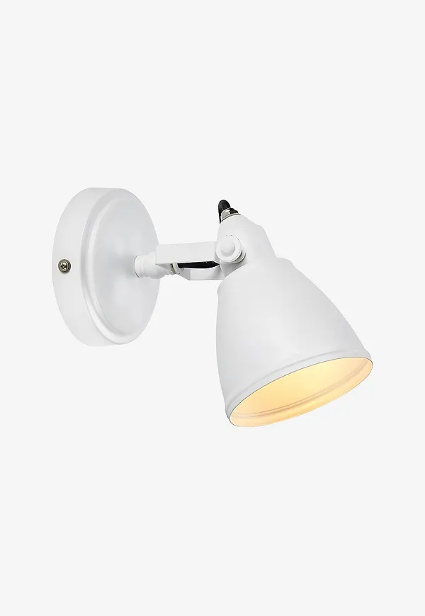 Vit Markslöjd lampa som passar perfekt till sommaren 2025!