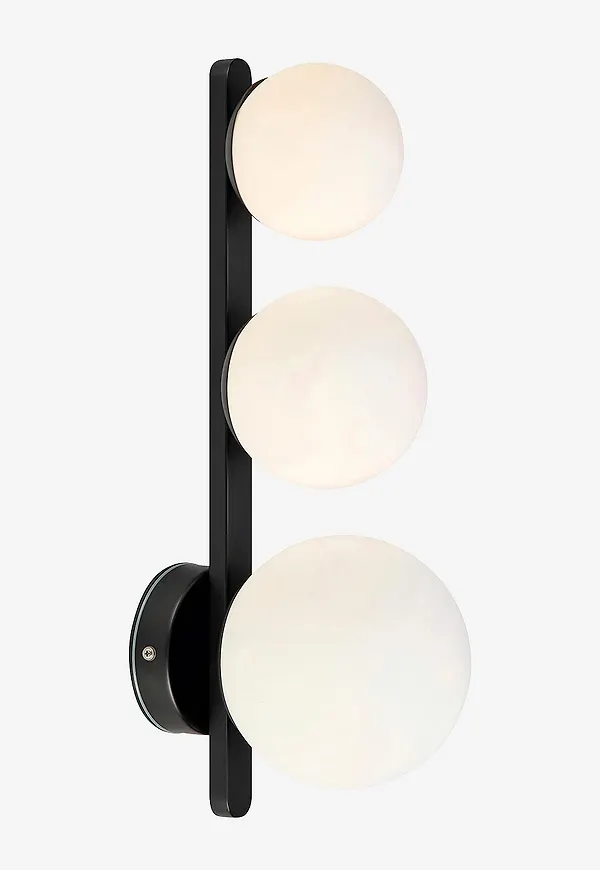 Otroligt fin svart lampa 2025 från Markslöjd.