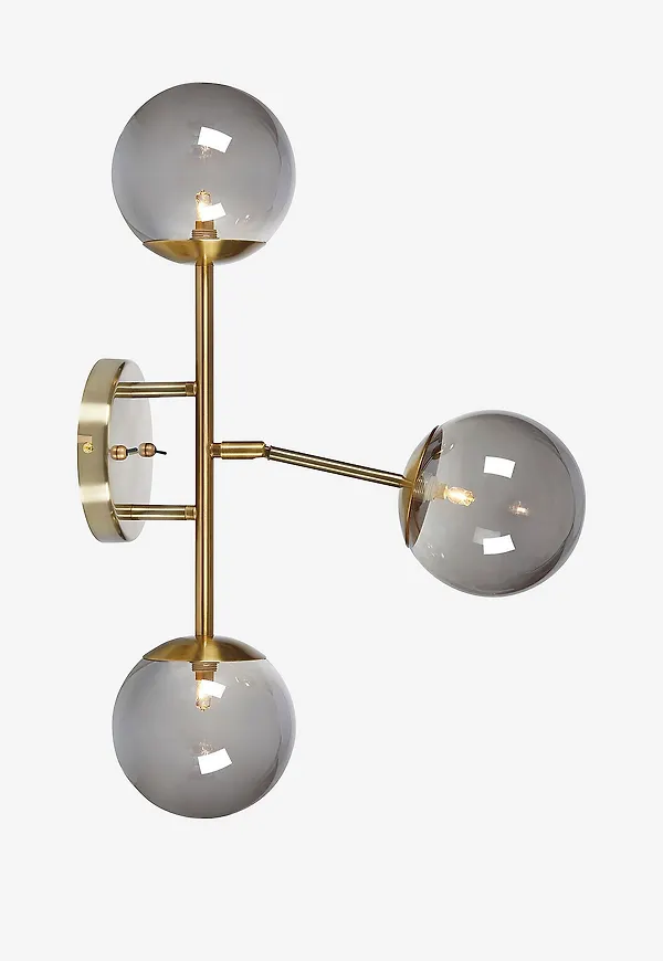 Jättefin Lampa som passar bra vid många olika tillfällen.