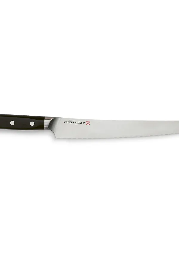 Silverfärgad Markus Aujalay-brödkniv i riktigt fin modell.