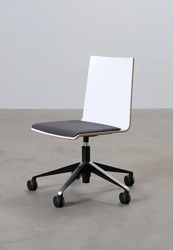 Komfortabel kontorsstol 2025 från Martela.