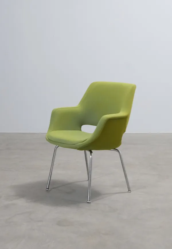 Vacker fåtölj 2025 från Martela.