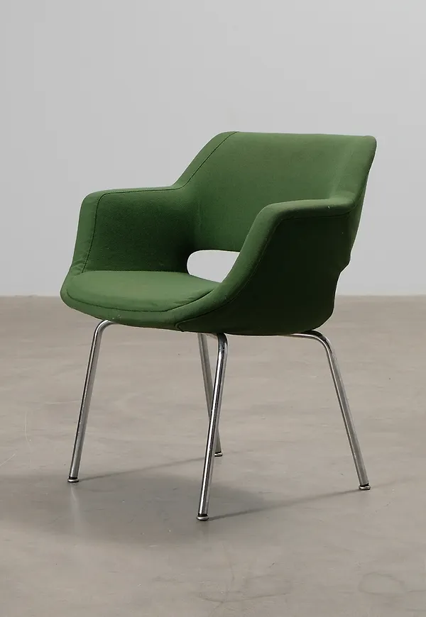 Grön Martela-stol i modern modell.