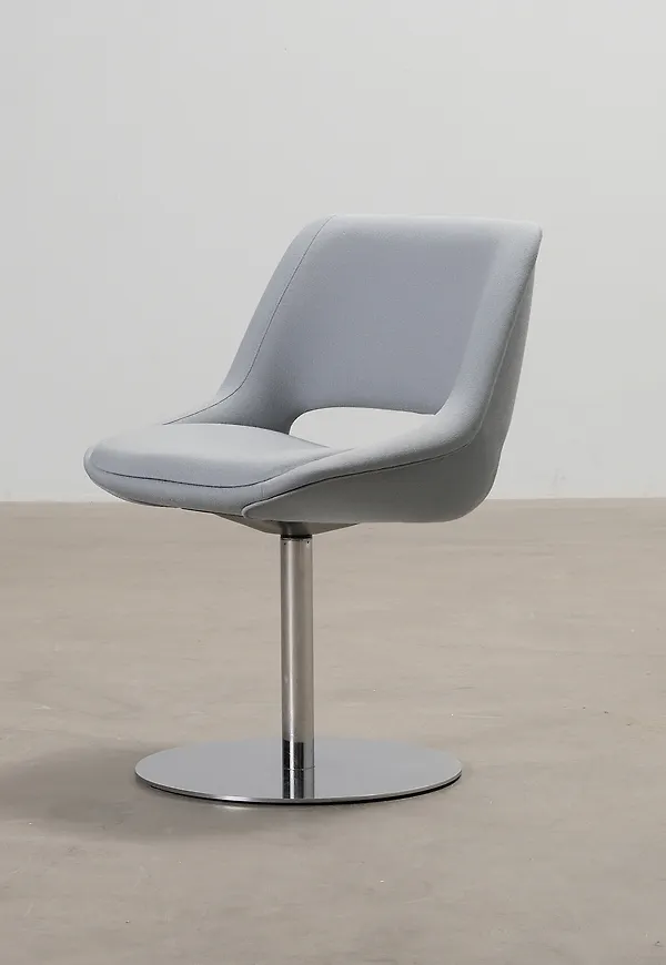 Supersnygg blå stol 2025 från Martela.