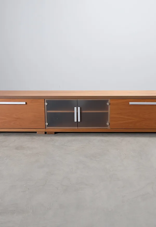 Brun Masku-bänk i stilriktig modell.