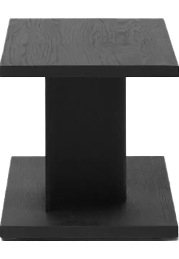 Cool sidobord i ek 2025 från Massproductions.