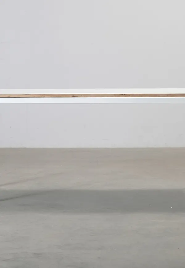 Vit No brand-bord i stilriktig modell.