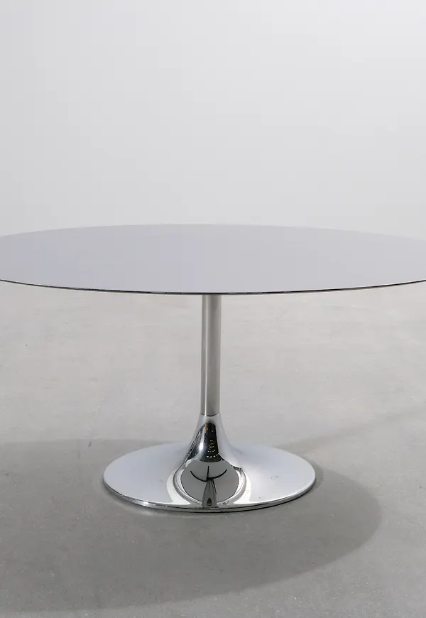 Grå matbord som passar perfekt till sommaren 2025!