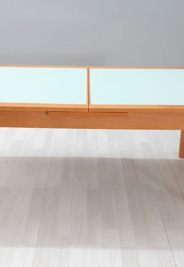 Brun matbord som passar perfekt till sommaren 2025!