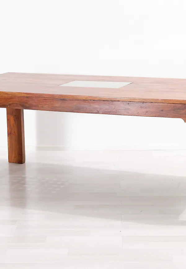 Fantastiskt fin brun matbord 2025 från Mio.