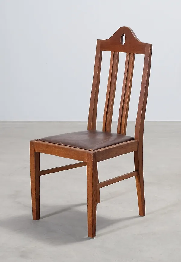 Jättesnygg matstol i brunt från No brand.