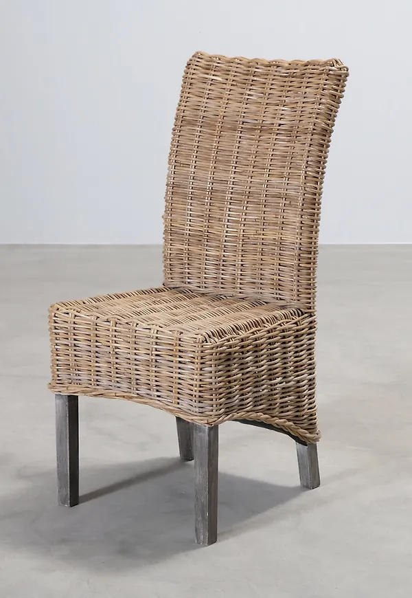 Stilren beige stol 2025 från No brand.