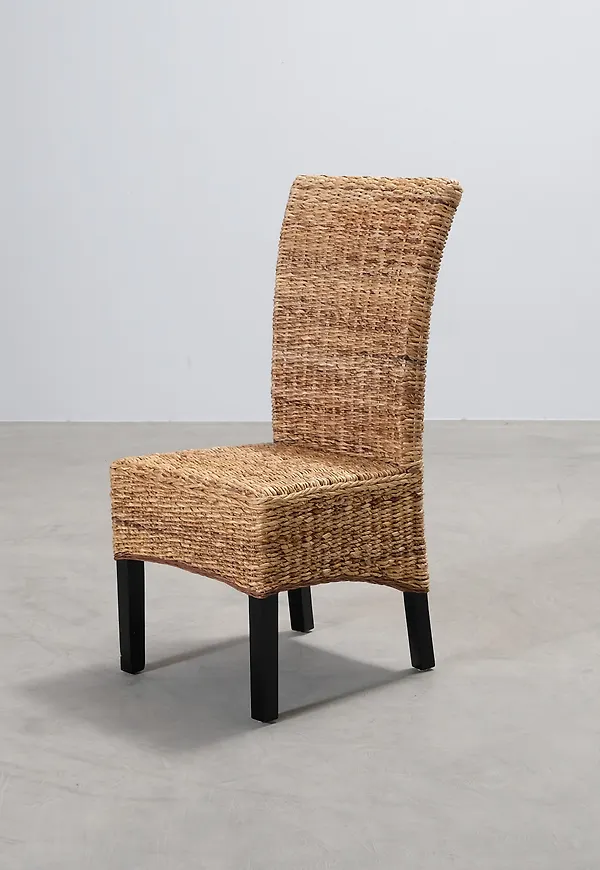 Brun No brand-matstol i söt modell.