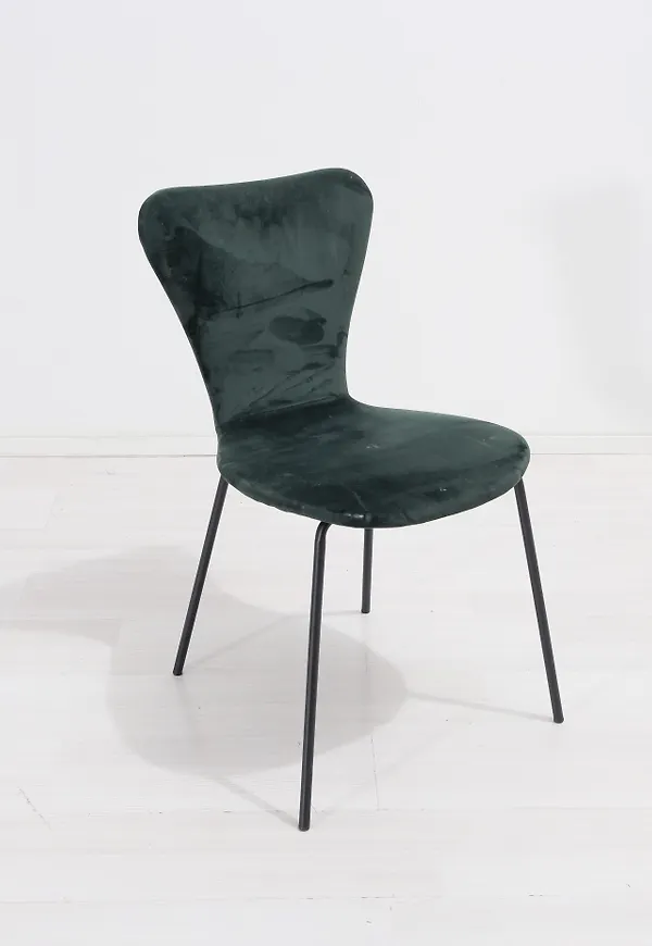 Jättefin Stol som passar bra vid många olika tillfällen.