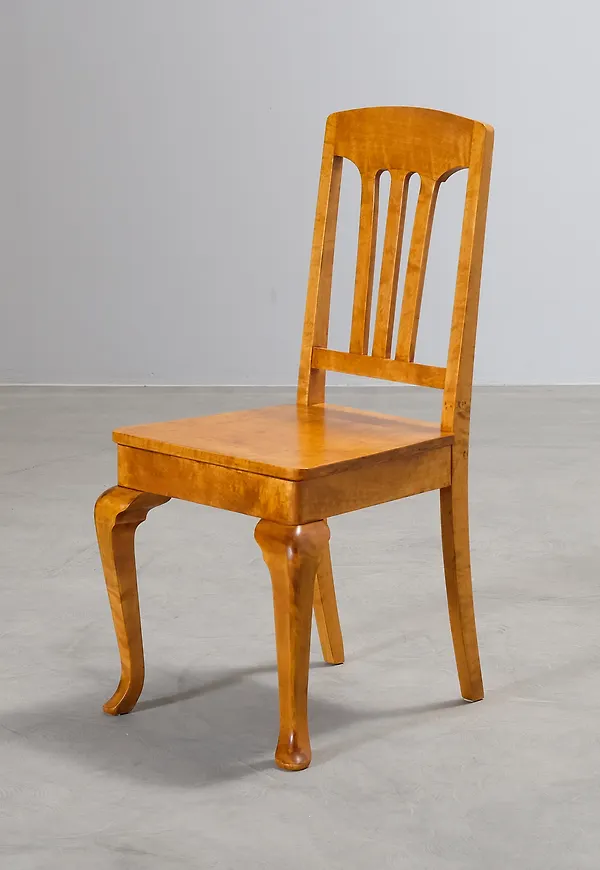 Fantastiskt snygg brun stol 2025 från No brand.