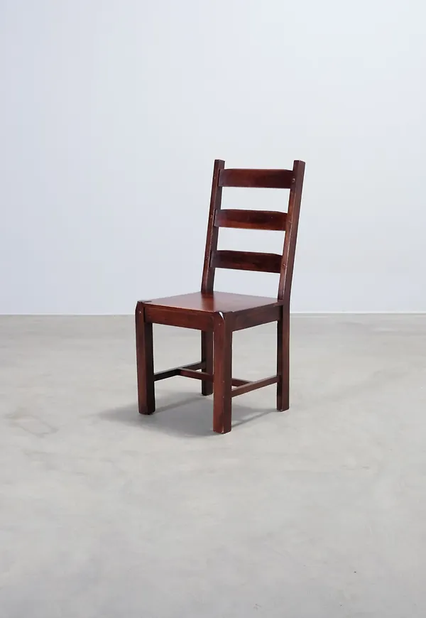 Klassisk Stol som passar bra vid många olika tillfällen.