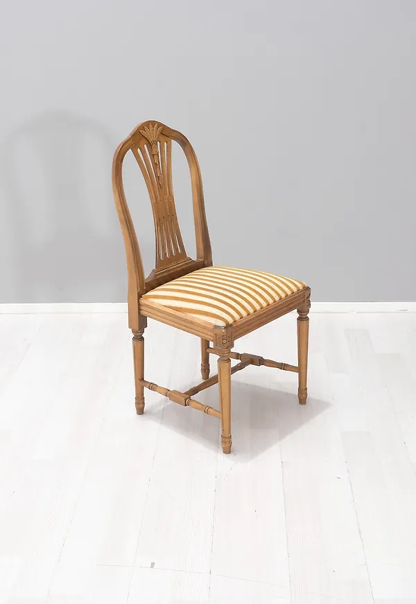 Riktigt trendig matstol 2025 från No brand.