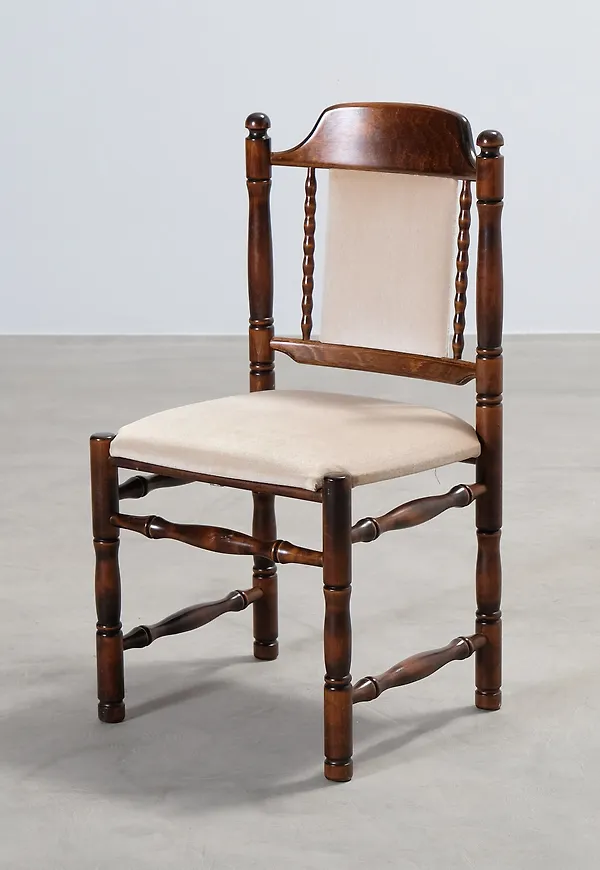 Fantastiskt snygg Stol som passar bra vid många olika tillfällen.