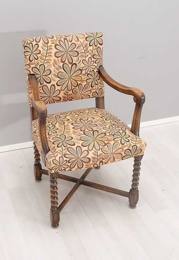 Jättefin brun stol 2025 från No brand.