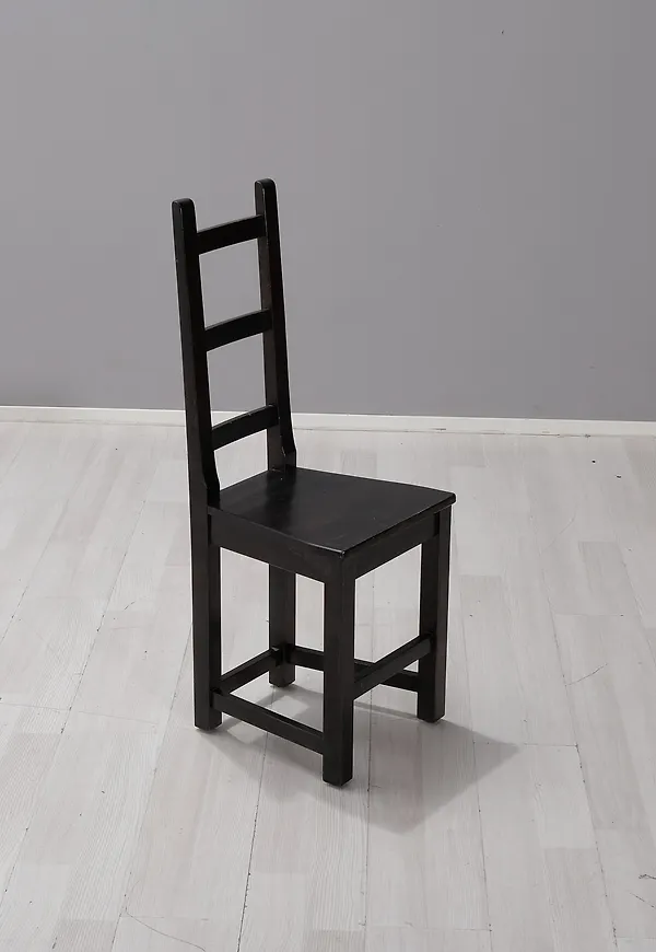 Supersnygg Stol som passar bra vid många olika tillfällen.