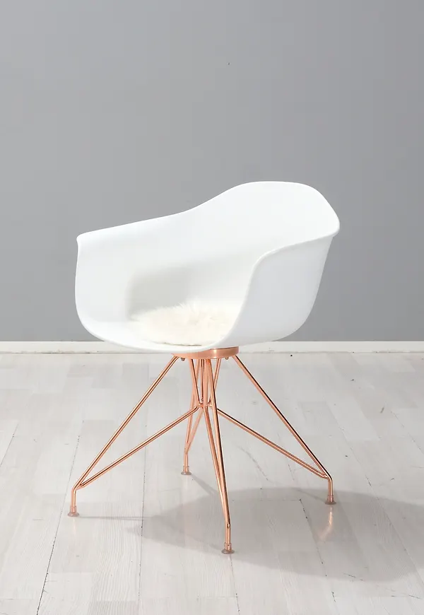 Otroligt snygg Stol som passar bra vid många olika tillfällen.