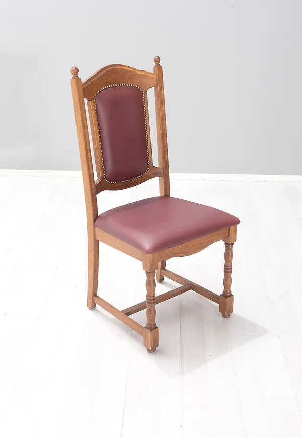 Vacker matstol 2025 från No brand.