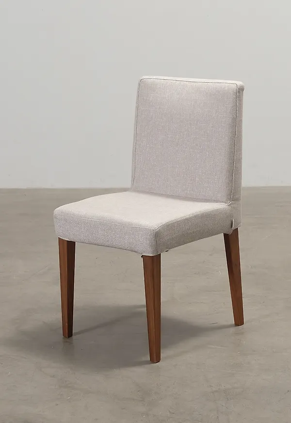 Beige No brand-stol i fantastiskt snygg modell.