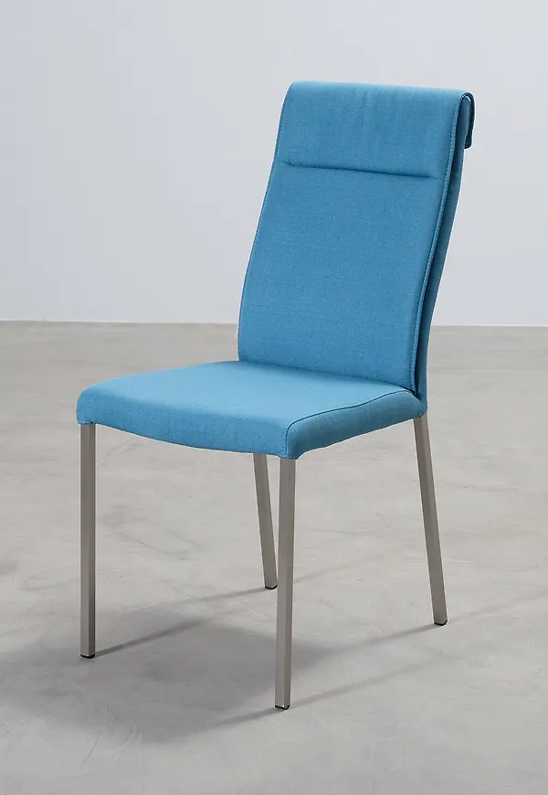 Komfortabel matstol i blått från No brand.